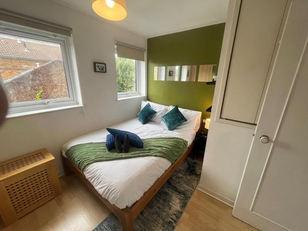 Cosy Flat In Canary Wharf, 02, 1 Double Bed Apartment London